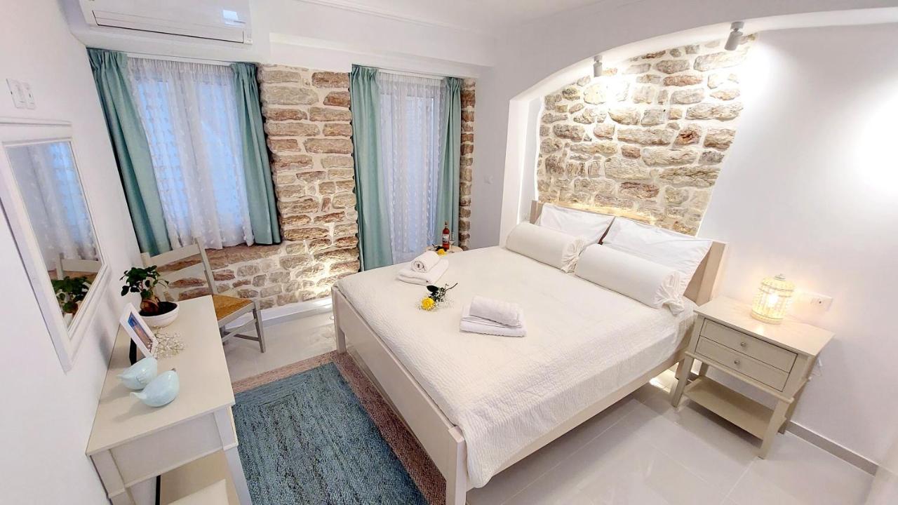 Mouses Erato Apartment