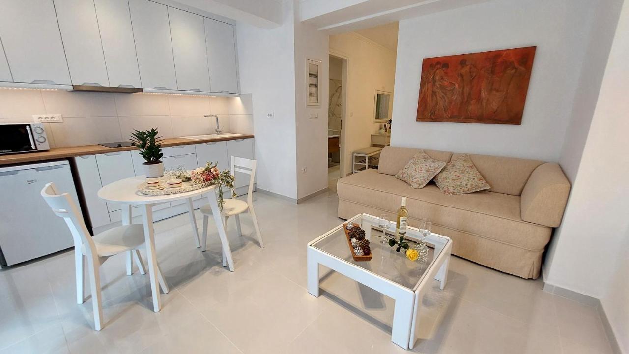 Apartment Mouses Erato