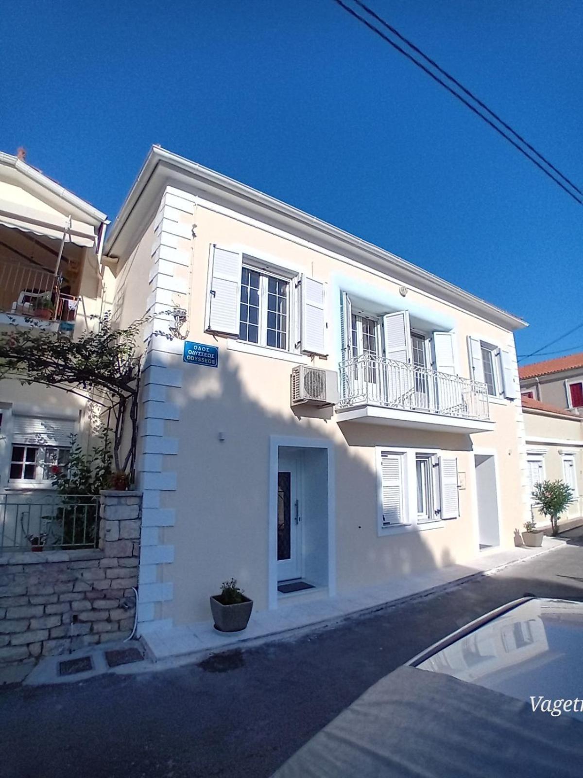 Apartment Mouses Erato